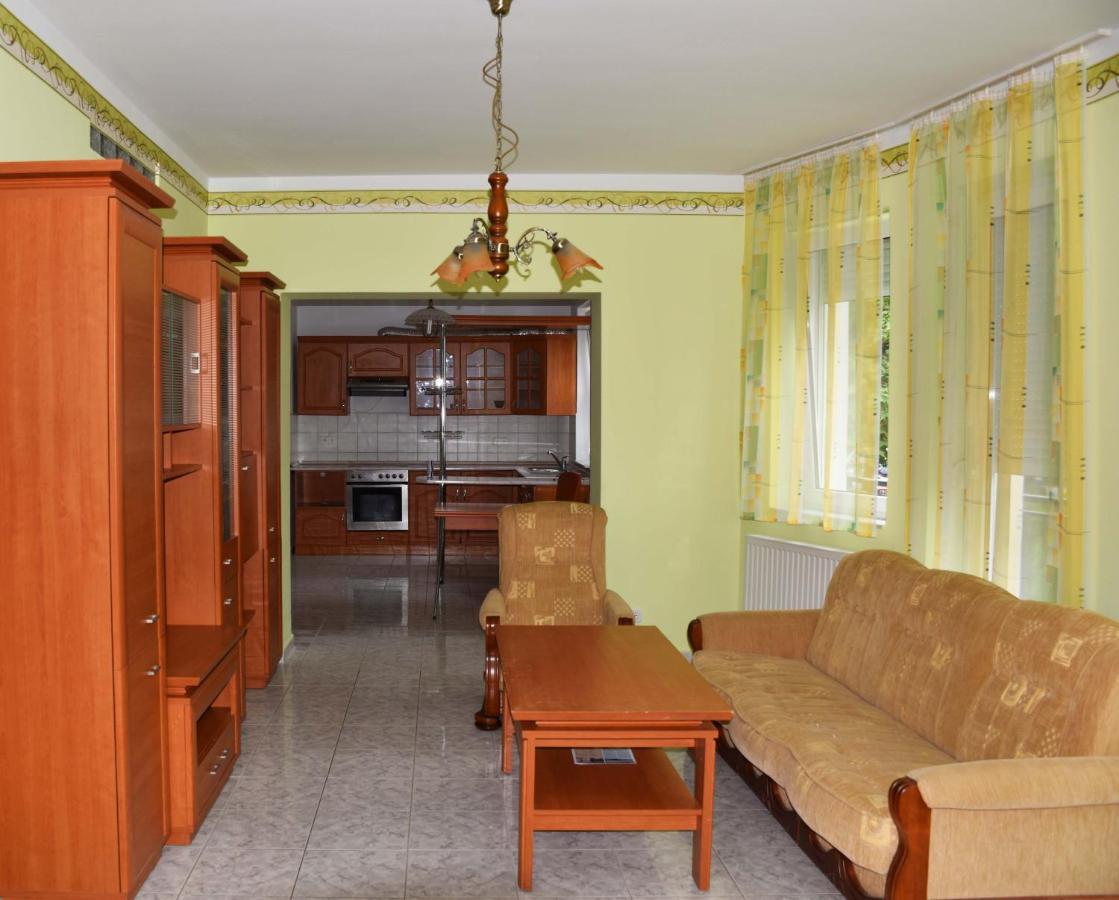 Pilikán Apartments Lenti Buitenkant foto