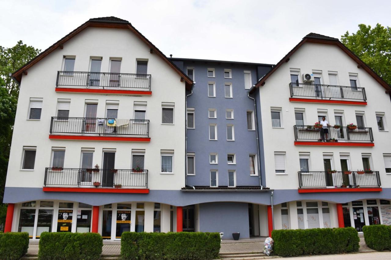 Pilikán Apartments Lenti Buitenkant foto